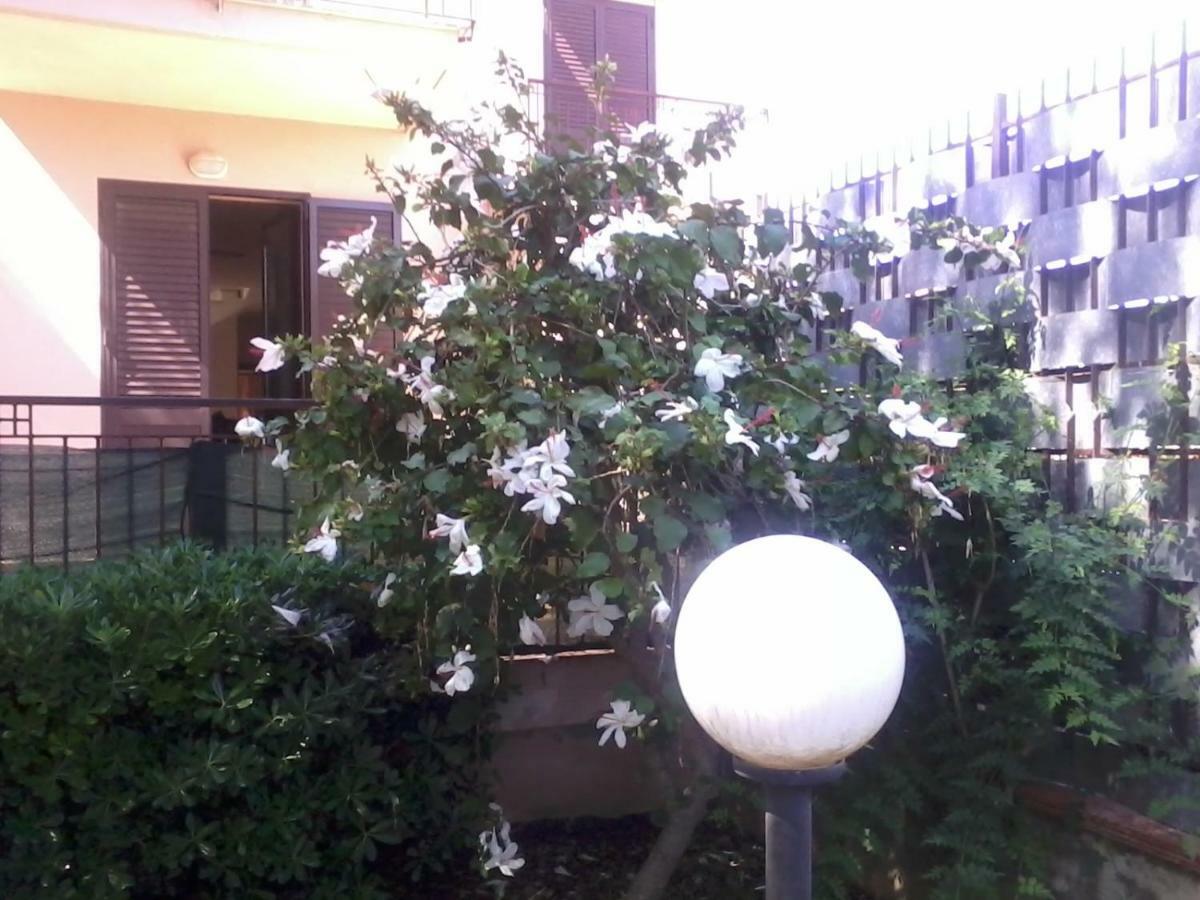 Sperone Hotel Mandra Capreria Kültér fotó