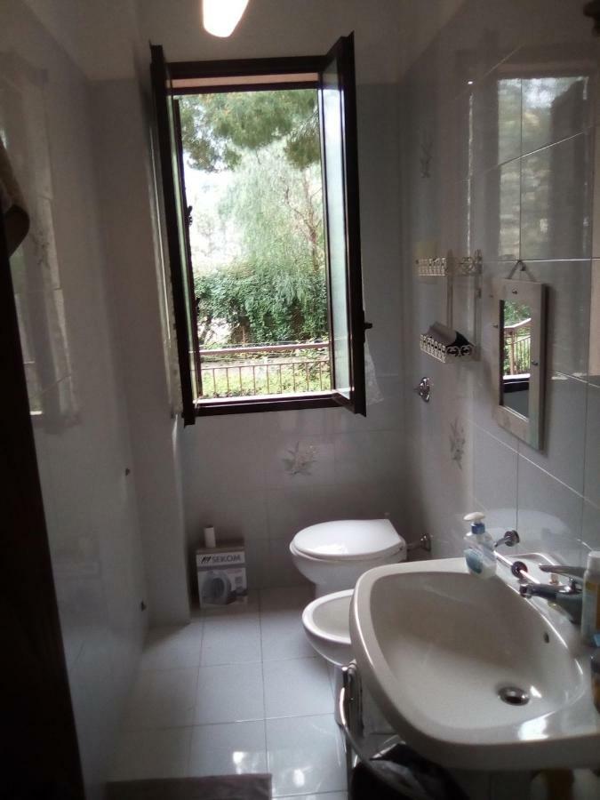 Sperone Hotel Mandra Capreria Kültér fotó